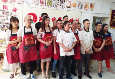 成都小郡肝串串火鍋哪里可以學習正宗底料？短期串串火鍋底料培訓