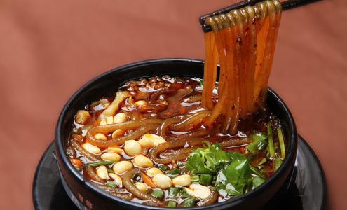 小吃店怎么打開(kāi)市場(chǎng)呢？四川小吃培訓(xùn)學(xué)校提議