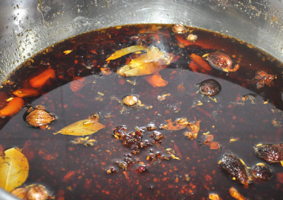 很多火鍋店使用老油，教你自己在家做火鍋味道不比外面的差！