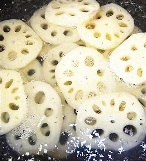 麻辣藕片，四川人的必備小吃，吃了根本停不下來