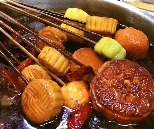 火鍋串串香月餅，別有一番驚異滋味，值得嘗試