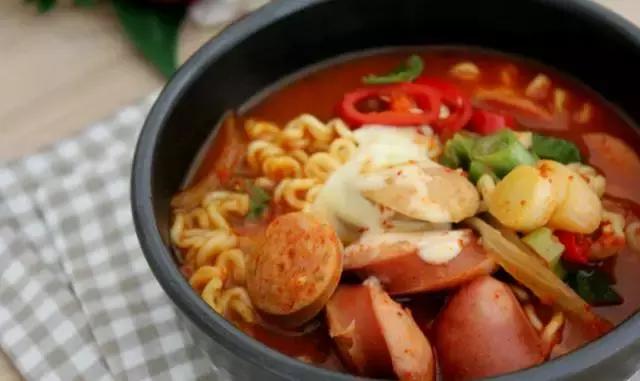 秋天到了，學學這5款火鍋湯底的做法吧！