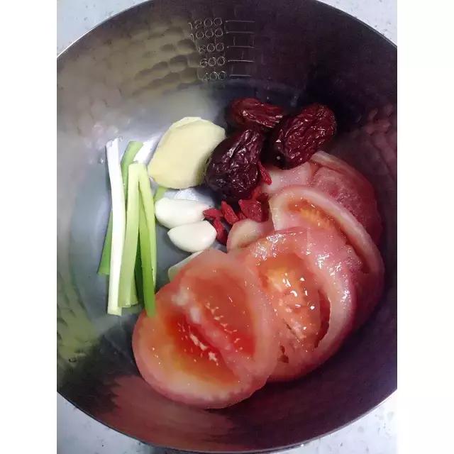 秋天到了，學學這5款火鍋湯底的做法吧！