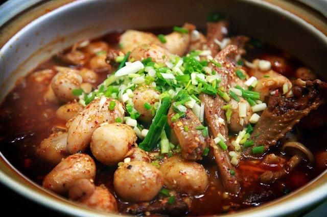 燒制芋兒雞的秘訣，方法確實(shí)不一般