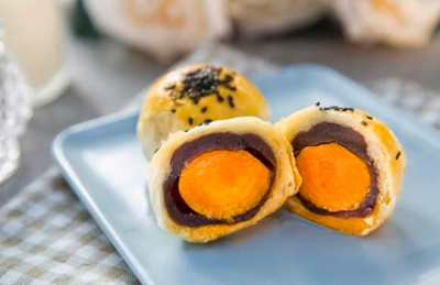 面點培訓(xùn)哪里好:在家做蛋黃酥，想吃隨時做，省錢又省力