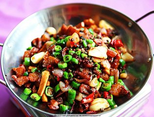 辣子雞最正宗的做法，外酥里嫩，麻辣爽口超過癮