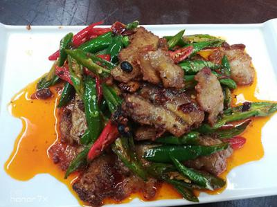 成都哪有短期川菜廚師培訓(xùn)班？秘制紅油與高湯制作工藝