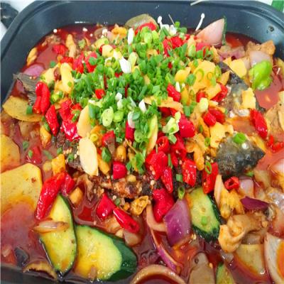 成都短期烤魚技術(shù)培訓(xùn)學(xué)校哪里好？師傅在旁邊輔導(dǎo)