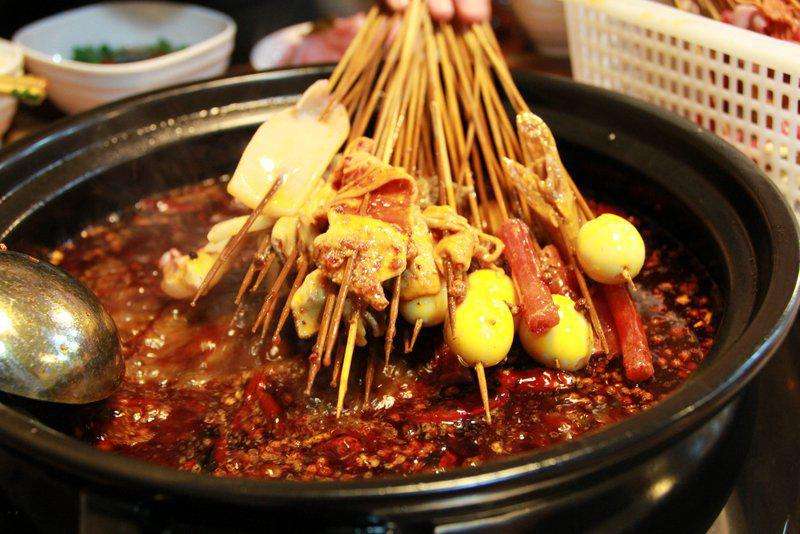 成都串串香培訓(xùn)學(xué)校,成都哪里可以學(xué)串串香技術(shù)？