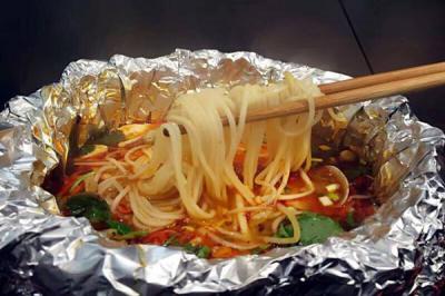 開心花甲米線技術(shù)培訓(xùn),自己現(xiàn)場操作整個過程