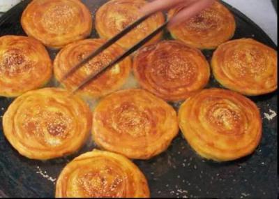 成都軍屯鍋盔技術(shù)培訓(xùn)哪里專業(yè)？鍋魁餅的制作