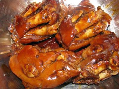 成都正規(guī)鹵菜技術(shù)培訓(xùn)學(xué)校哪里好？從新鹵水的制作開(kāi)始