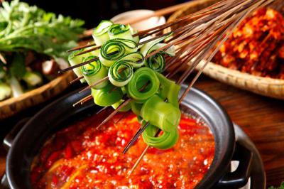 四川學(xué)做串串香技術(shù)做法哪里靠譜？整套技術(shù)完全教會(huì)