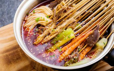 四川冷鍋串串技能做法哪里靠譜？專業(yè)小吃訓(xùn)練校園