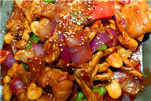  四川麻辣干鍋底料技術做法哪里好？干鍋料油制作