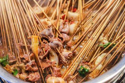 四川哪里學(xué)串串香技術(shù)價(jià)格便宜？技術(shù)配方絕不保留