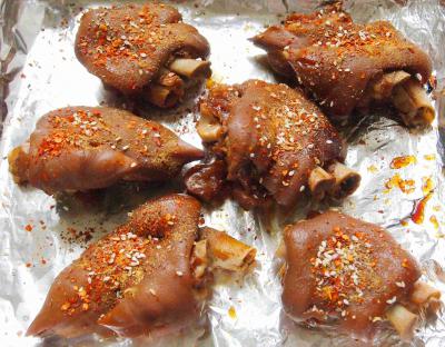 四川學(xué)烤豬蹄技術(shù)培訓(xùn)學(xué)校哪里好？掌握其中操作技巧