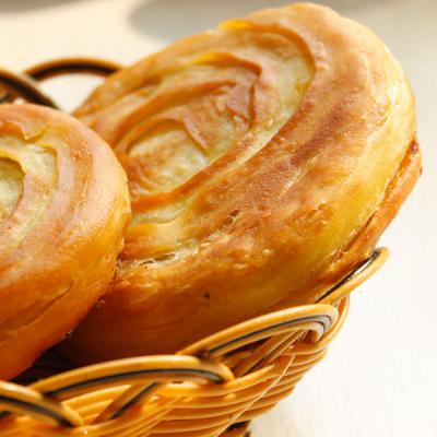 ?學(xué)軍屯鍋盔技術(shù)做法哪里正宗？老師在旁邊指導(dǎo)