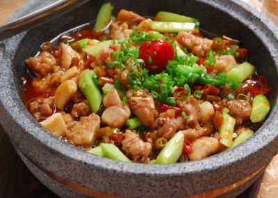 火鍋兔技能訓(xùn)練哪里好？底料炒制和湯料調(diào)制