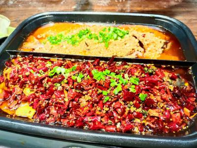 學(xué)正宗烤魚技術(shù)配方哪家靠譜？烤魚技術(shù)培訓(xùn)現(xiàn)場(chǎng)進(jìn)行試吃