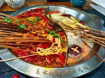 油炸串串技術(shù)培訓(xùn)機(jī)構(gòu)哪家好？串串香培訓(xùn)班哪里好？