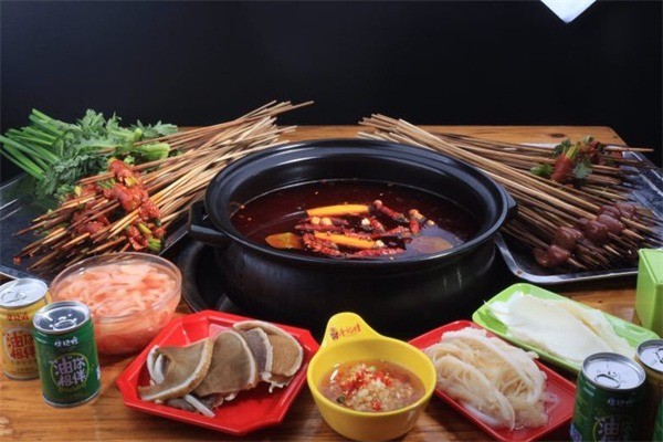 四川成都串串香培訓(xùn)班哪家好？串串香底料技術(shù)培訓(xùn)哪家好？