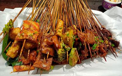 培訓(xùn)成都串串香學(xué)校有哪些？探索成都串串香的魅力