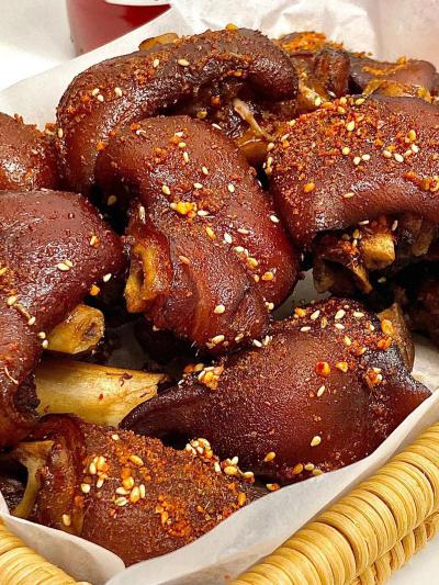 烤豬蹄技術(shù)培訓(xùn)班在哪里？飄味緣培訓(xùn)學(xué)校，助您開啟財富“蹄”途！