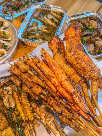 油炸燒烤技術(shù)培訓(xùn)多少錢？飄味緣培訓(xùn)學(xué)校為您揭秘透明收費(fèi)！