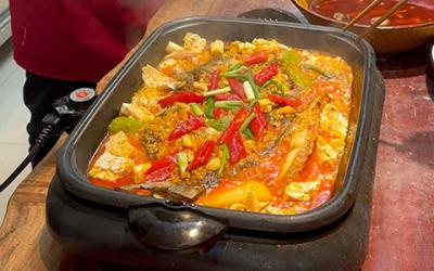 萬州烤魚技術培訓哪里好？解鎖地道風味，開啟創(chuàng)業(yè)新篇