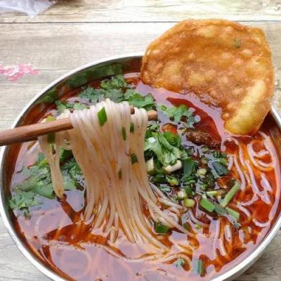 學(xué)米粉技術(shù)培訓(xùn)班哪個好？探尋飄味緣小吃培訓(xùn)學(xué)校的專業(yè)之道