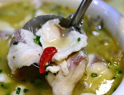 酸菜魚技術培訓班在哪里？飄味緣小吃培訓學校專業(yè)培訓解析